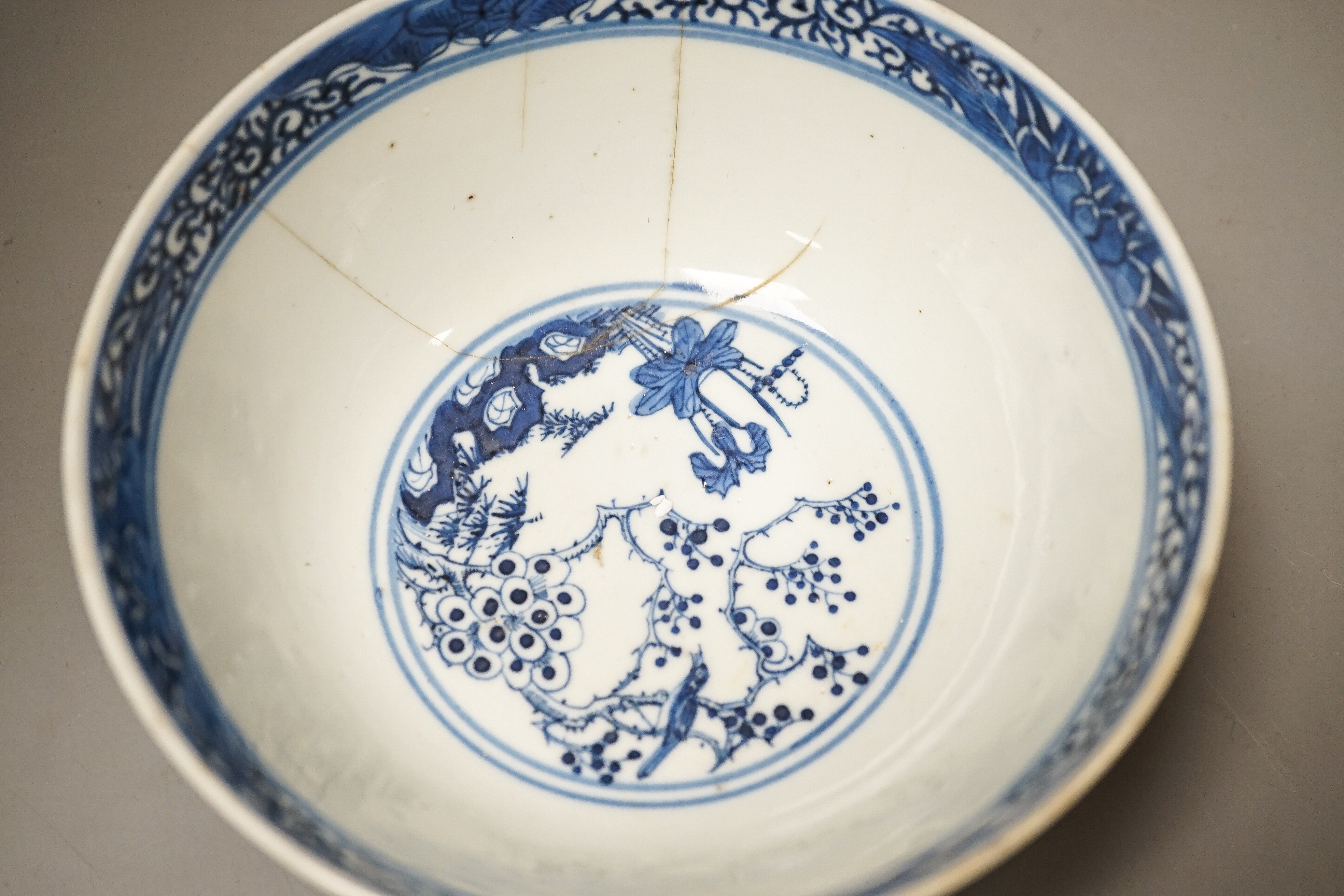 Two Chinese porcelain bowls 14.5cm